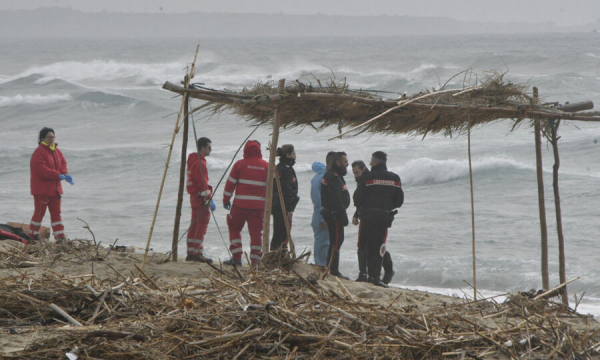 В Италии 58 человек погибли при крушении лодки с мигрантами
