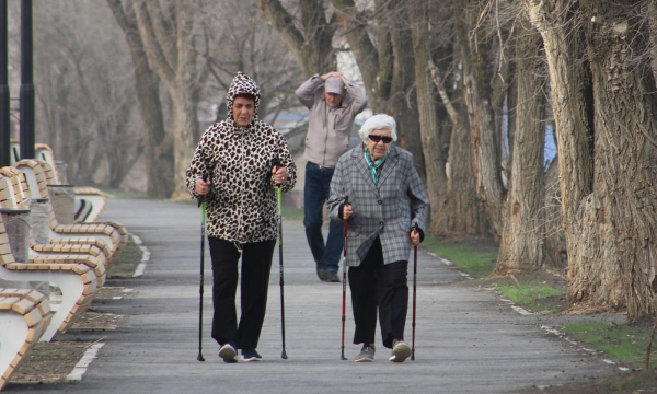 Кому поднимут пенсии со следующего месяца