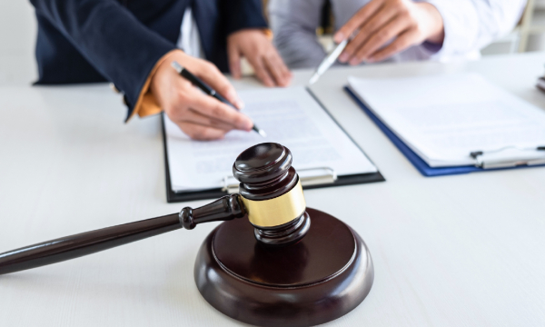 Легендарного художника СССР выгнали из квартиры за 100 миллионов